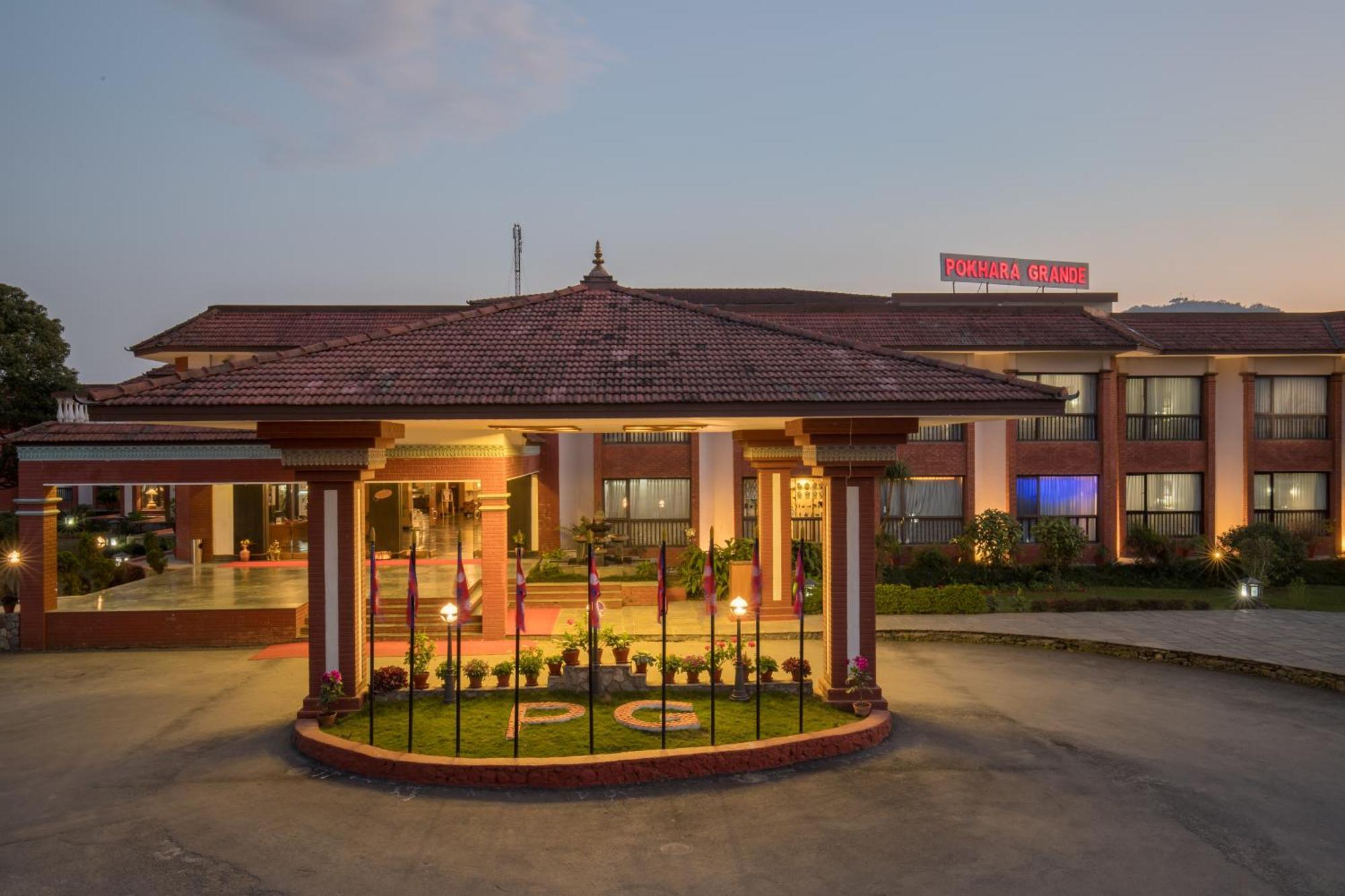 Hotel Pokhara Grande Exterior foto